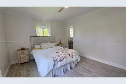390 NE 127th St, North Miami, FL 33161 - Photo 19