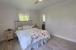 390 NE 127th St, North Miami, FL 33161 - Photo 19