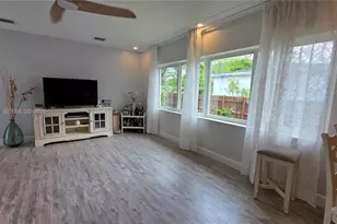 390 NE 127th St, North Miami, FL 33161 - Photo 11