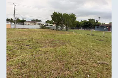 291 W 49th St, Hialeah, FL 33012 - Photo 5
