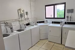 690 NE 123rd St, North Miami, FL 33161 - Photo 13