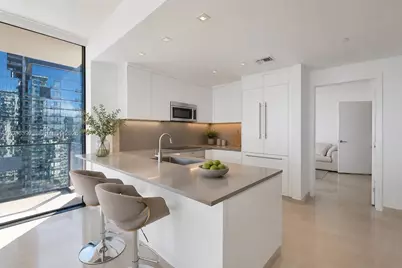 68 SE 6th St #3301, Miami, FL 33131 - Photo 5