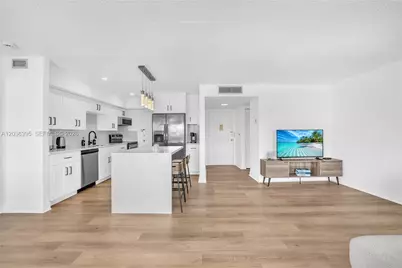 [Address not provided], Hallandale Beach, FL 33009 - Photo 35