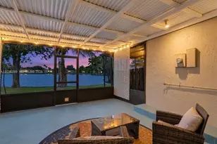 8902 Palm Tree Ln, Pembroke Pines, FL 33024 - Photo 7