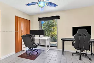 8902 Palm Tree Ln, Pembroke Pines, FL 33024 - Photo 29