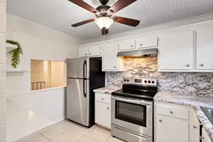8902 Palm Tree Ln, Pembroke Pines, FL 33024 - Photo 11