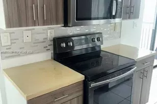 15545 N Miami Lakeway N, Miami Lakes, FL 33014 - Photo 5