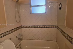 1304 NE 191st St, Miami, FL 33179 - Photo 5