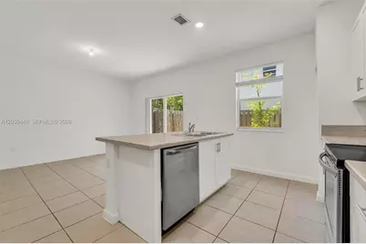 2683 SE 12th St, Homestead, FL 33035 - Photo 13