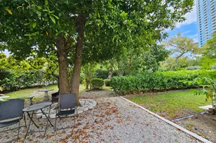 520 NE 38th St, Miami, FL 33137 - Photo 9