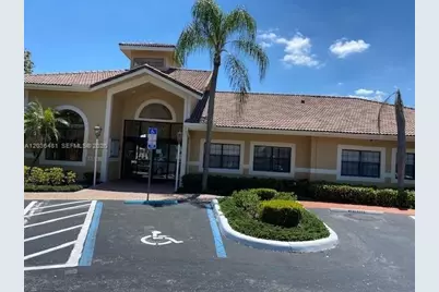 300 W Palm Cir W #208, Pembroke Pines, FL 33025 - Photo 1