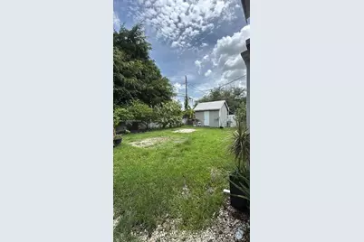 1055 NW 58th Ter, Miami, FL 33127 - Photo 13