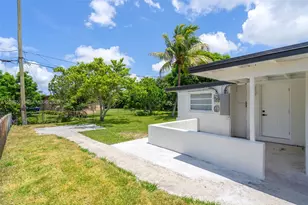 19425 NW 39th Ave, Miami Gardens, FL 33055 - Photo 13