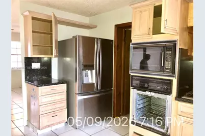 447 E 32nd St, Hialeah, FL 33013 - Photo 17