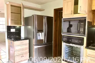 447 E 32nd St, Hialeah, FL 33013 - Photo 17