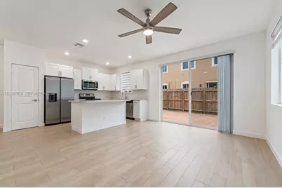 2448 SE 10th Ct, Homestead, FL 33035 - Photo 11