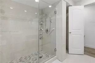 1040 Crystal Lake Dr, Deerfield Beach, FL 33064 - Photo 11