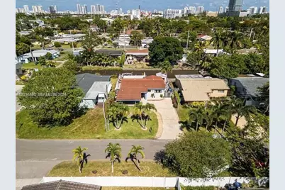 707 SW 3rd Ave, Hallandale Beach, FL 33009 - Photo 3