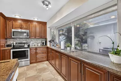 8815 Woodside Ct, Davie, FL 33328 - Photo 11