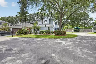 8815 Woodside Ct, Davie, FL 33328 - Photo 5