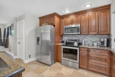 8815 Woodside Ct, Davie, FL 33328 - Photo 9