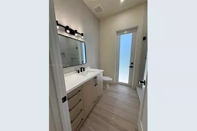 3326 Elizabeth St, Miami, FL 33133 - Photo 11