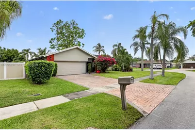 6961 NW 20th Ct, Margate, FL 33063 - Photo 3