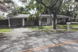 911 W Country Club Cir, Plantation, FL 33317 - Photo 1
