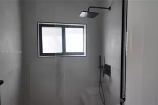 550 SW 10th St, Miami, FL 33130 - Photo 5