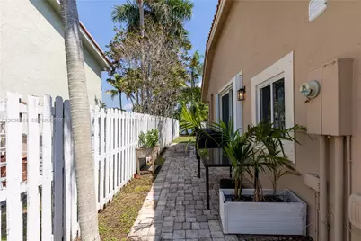 1171 Laguna Springs Dr, Weston, FL 33326 - Photo 31