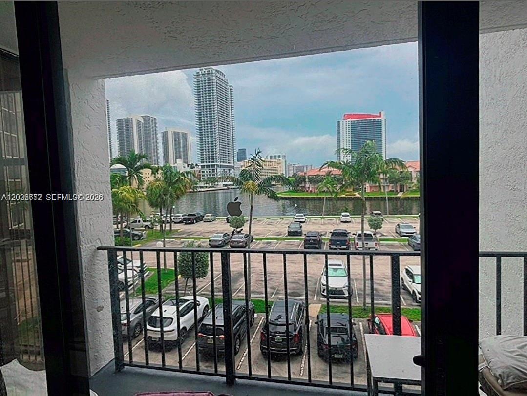 200 Leslie Dr #324 main architectural view