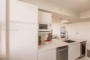 19501 W Country Club Dr, Aventura, FL 33180 - Photo 7