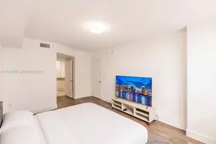 19501 W Country Club Dr, Aventura, FL 33180 - Photo 13