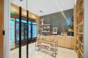 77 SE 5th St, Miami, FL 33131 - Photo 25
