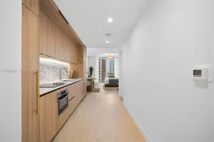 77 SE 5th St, Miami, FL 33131 - Photo 5