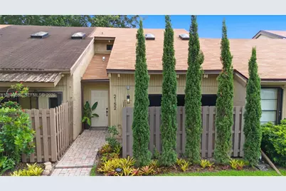 2152 SW 81st Way, Davie, FL 33324 - Photo 19