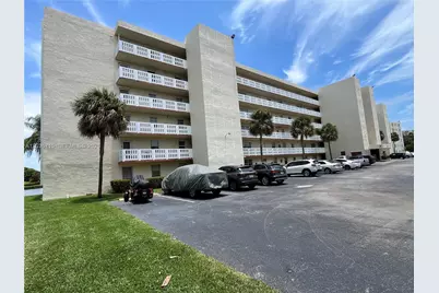 301 SE 3rd St #204, Dania Beach, FL 33004 - Photo 3