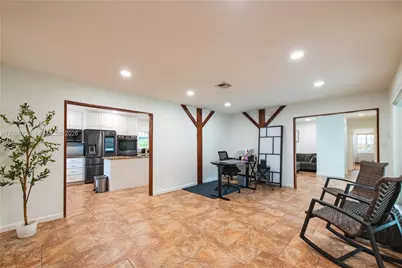 16571 Lake Tree Dr, Weston, FL 33326 - Photo 15