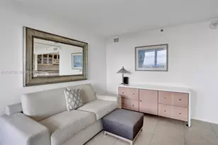 2555 Collins Ave, Miami Beach, FL 33140 - Photo 19