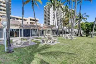 2555 Collins Ave, Miami Beach, FL 33140 - Photo 47