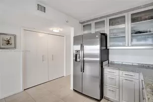 2555 Collins Ave, Miami Beach, FL 33140 - Photo 9