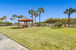 2555 Collins Ave, Miami Beach, FL 33140 - Photo 51