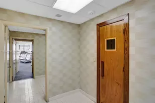 2555 Collins Ave, Miami Beach, FL 33140 - Photo 39