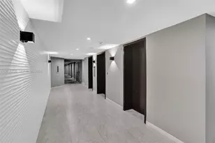 2555 Collins Ave, Miami Beach, FL 33140 - Photo 29