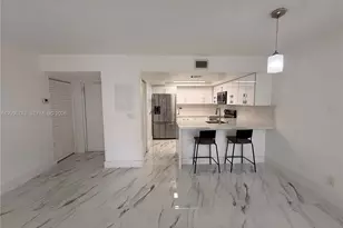 10875 NW 7th St, Miami, FL 33172 - Photo 9
