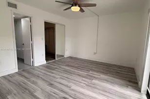 10875 NW 7th St, Miami, FL 33172 - Photo 17