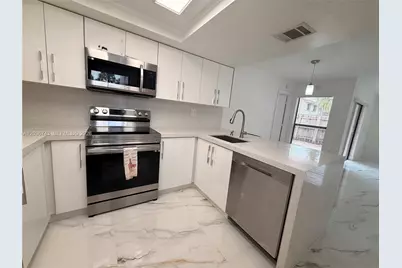 10875 NW 7th St #11-36, Miami, FL 33172 - Photo 11