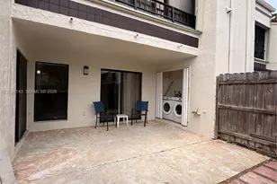 10875 NW 7th St, Miami, FL 33172 - Photo 23