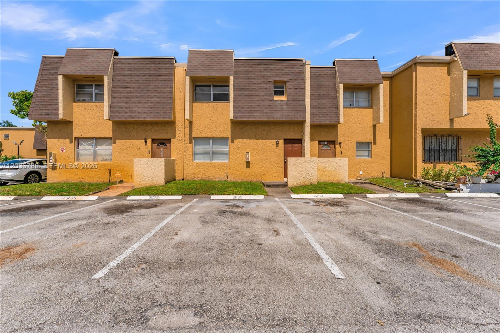 5653 Blueberry Ct ## 2 - 5653 Blueberry Ct ## 2, Lauderhill, FL 33313 Luxury Property | Jose Angel Pina