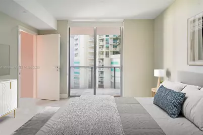 1300 Brickell Bay Dr #1003, Miami, FL 33131 - Photo 9